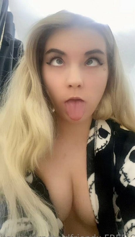 yourinternetgirlfriendx model high quality pic