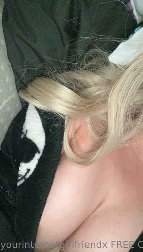 yourinternetgirlfriendx model sexy picture