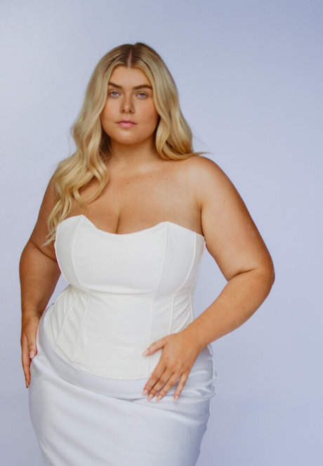 Izzy Nicholls model nudes img