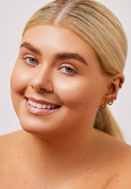 Izzy Nicholls pornstar pretty photos