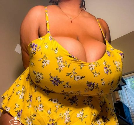 Miss Honey Mia actress pic