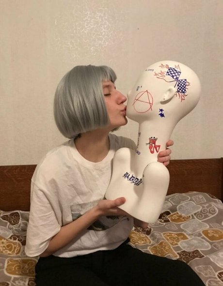 yanaperfect pornographic model img