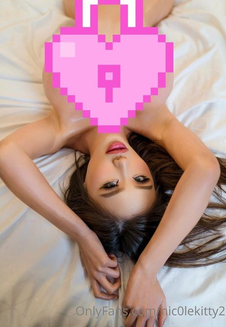nic0lekitty2 nudes model picture