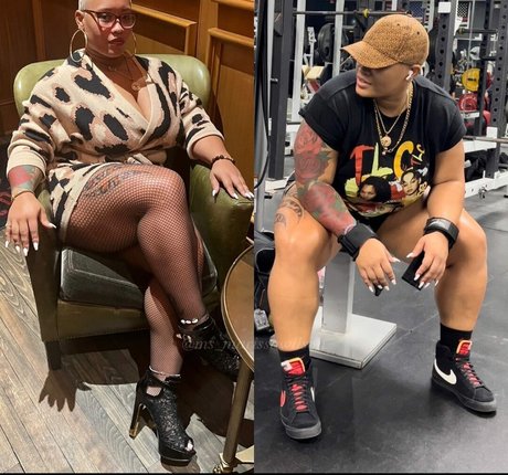 Queen R model beautiful gallery