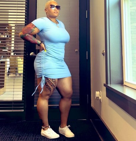 Queen R sex pornstar pic