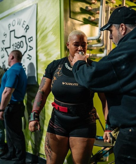 Queen R top actress image