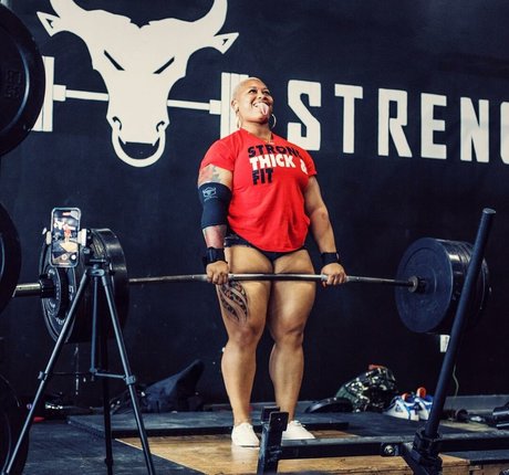 Queen R pornstar art photo