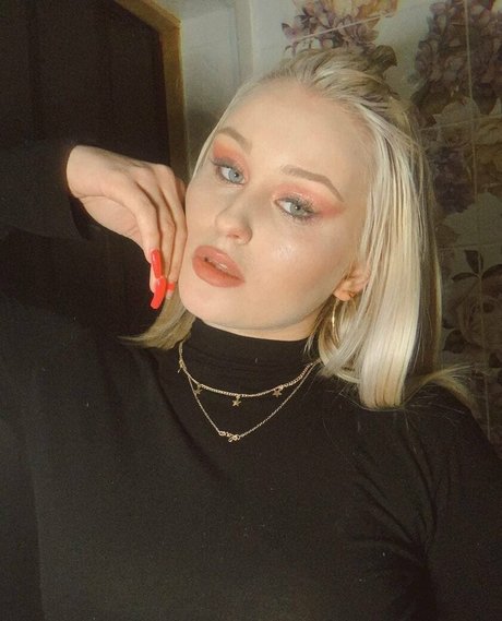 mari lovee free adult model image