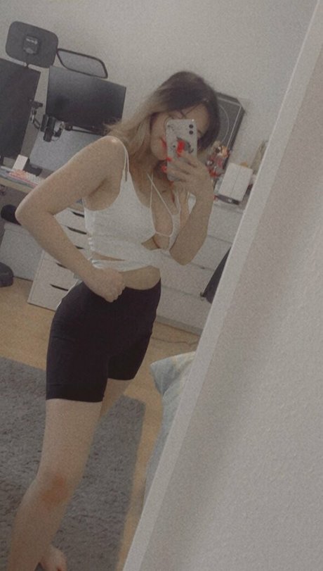 Xktie erotic pornstar pic