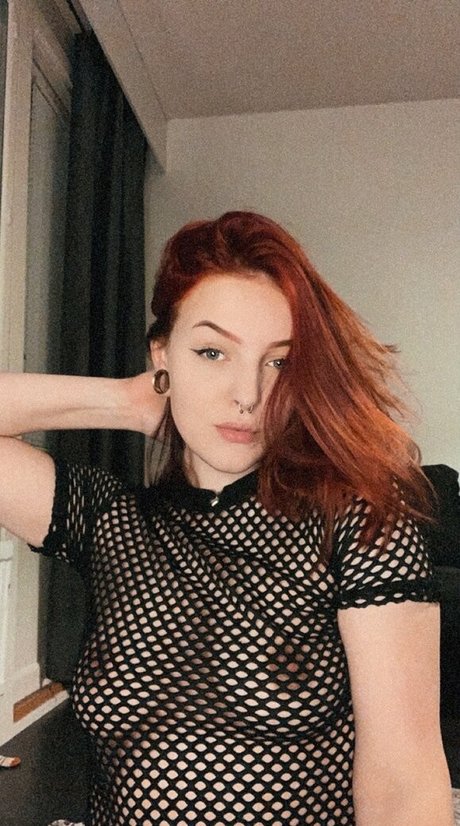 redmau111 naked star img