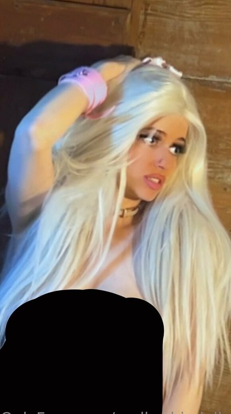 realbarbiedollgoddess hot model image