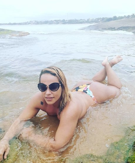 Giselle Bruta beautiful model picture