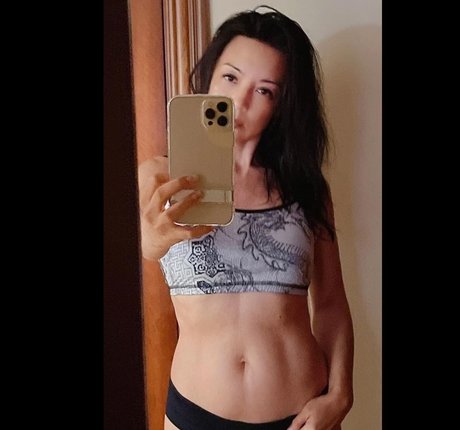 Ming Na Wen star nude picture