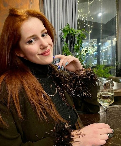 Katy Onyx sexy actress galleries