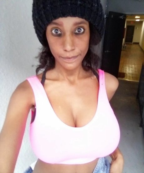 Amber Higgins Cecil sex model photo