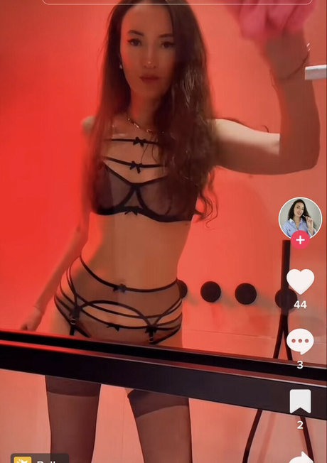 Ellykors sexy pornstar pic