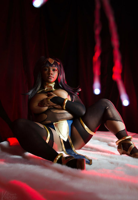 izzysaeko adult actress pic