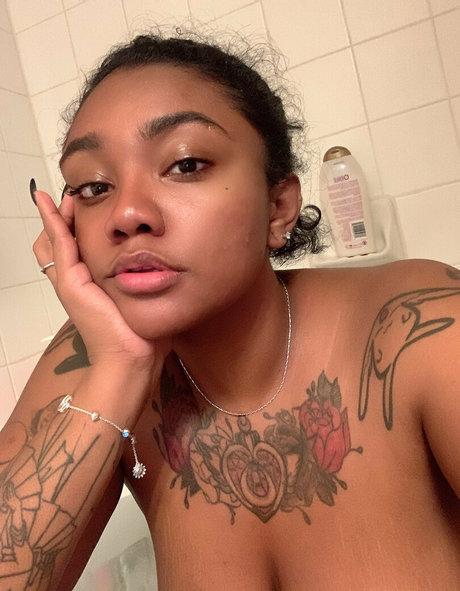 izzysaeko xxx star galleries