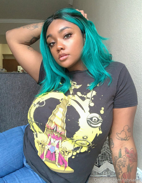 izzysaeko model sexy images