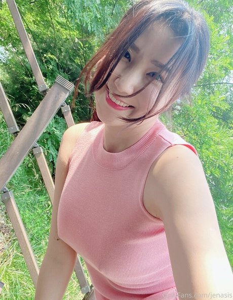 jenasis model hot images