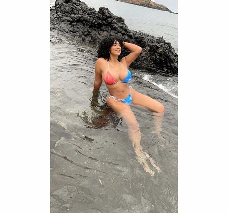 Sophie Likosky hot star img