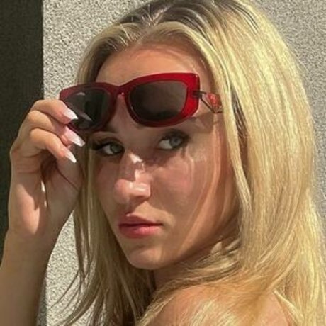 Alessandra Paolinetti model adult image