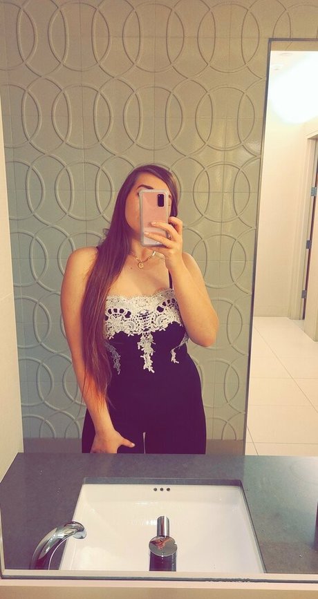 the night nurse exclusive model img