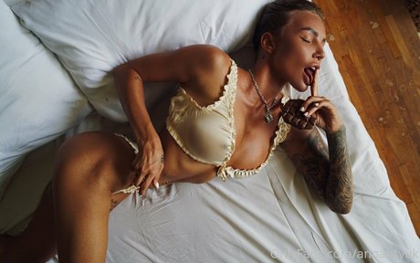 Annaksyuk star pornographic image