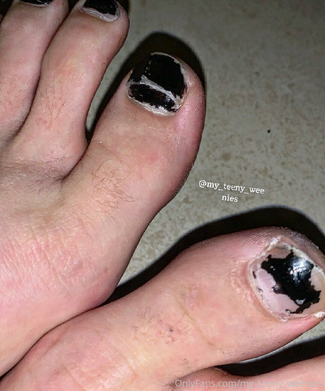 my teeny weenies nude model photo