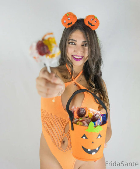 fridasante xxx model picture