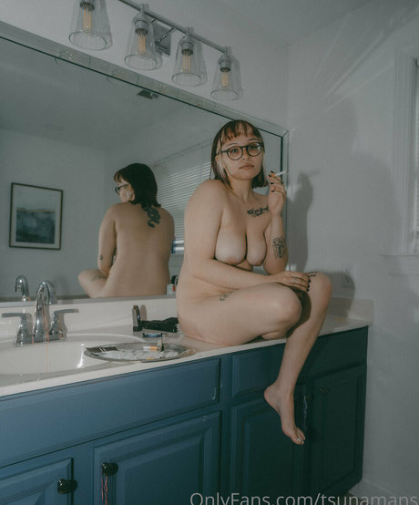 tsunamans adult model galleries