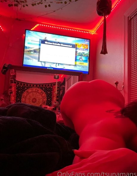 tsunamans model nude archive