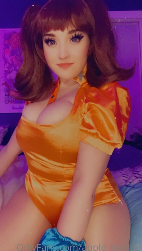 apple blonde perfect model picture