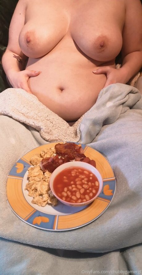 chubbygamergf nude pornstar picture