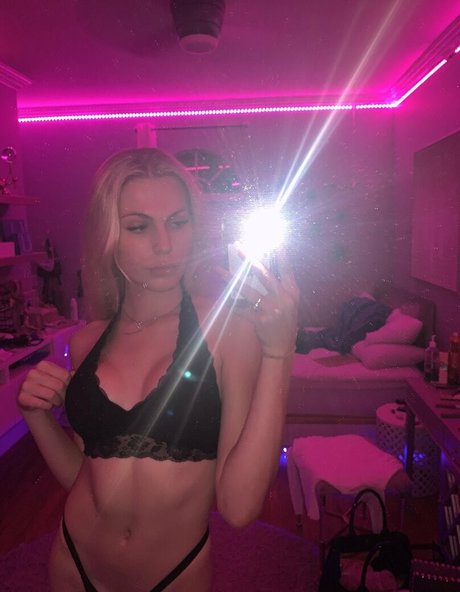 tylerloren sexy model image