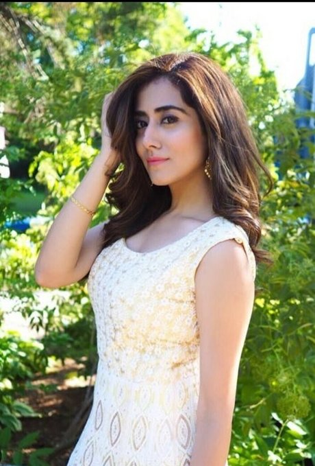 Jonita Gandhi model hot picture