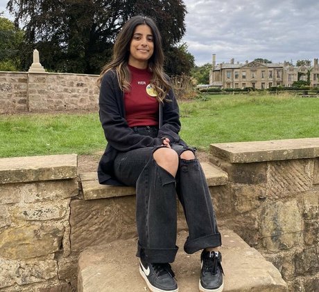 Davina Samra model photo