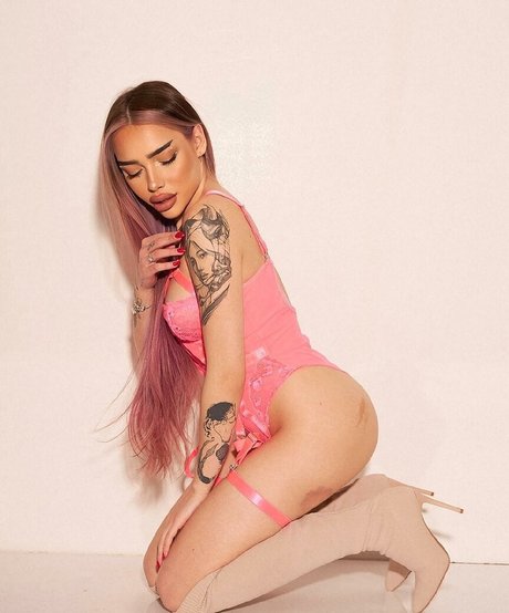 Emona model high quality images