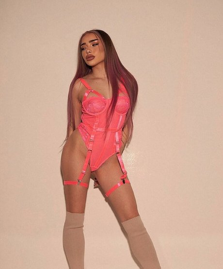 Emona pretty model pic