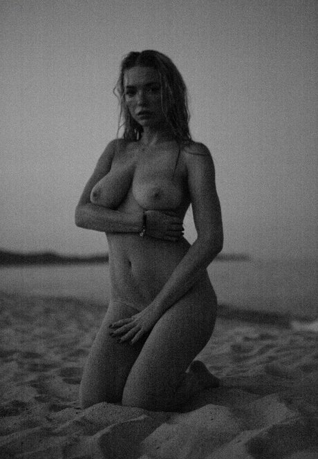 aprilsummersmodel model hot images