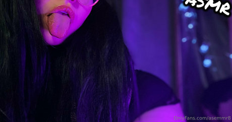 asemmr8 erotic model picture