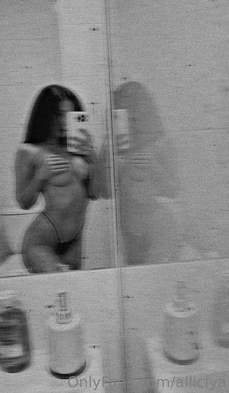 alliciya model sexy pictures