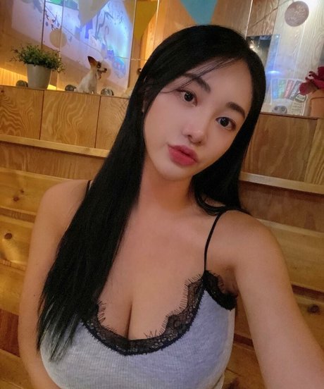 Tasha Y naked pornstar pictures