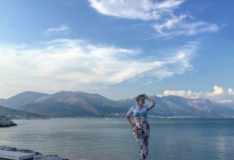 Sasha Shtern hot actress photo