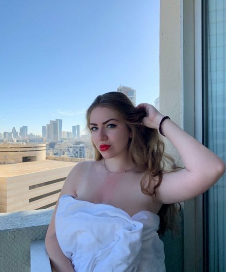 Sasha Shtern exclusive star picture