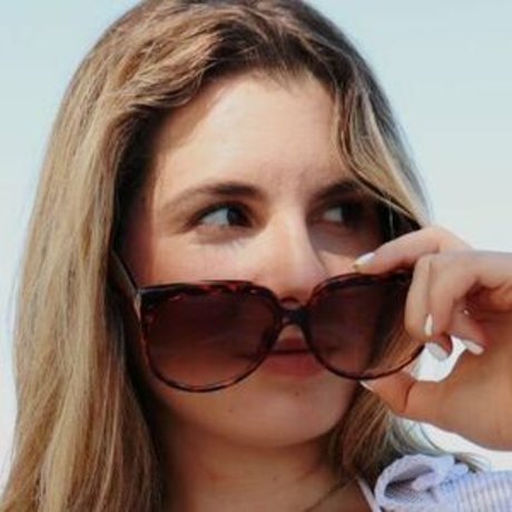 Eleyna Leon xxx pornstar image