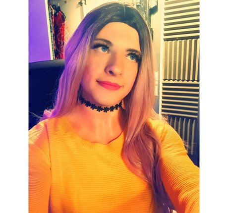 danni92 perfect model image