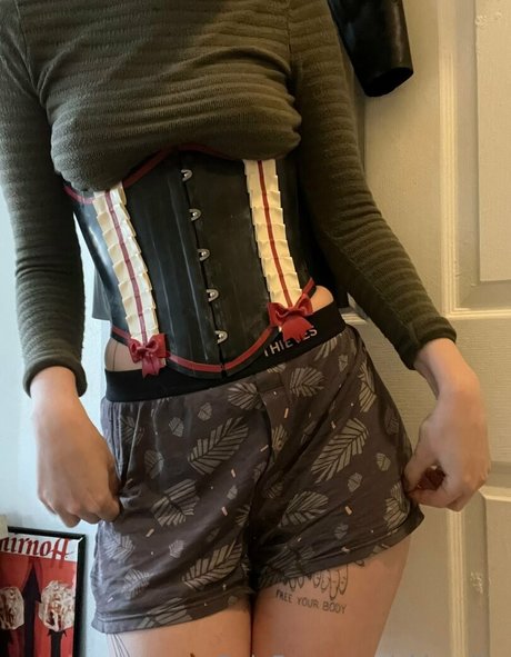 akiraalita model top image