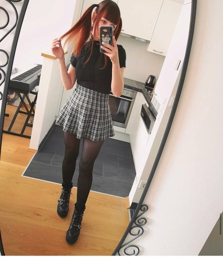 ManaRuka nude pornstar gallery