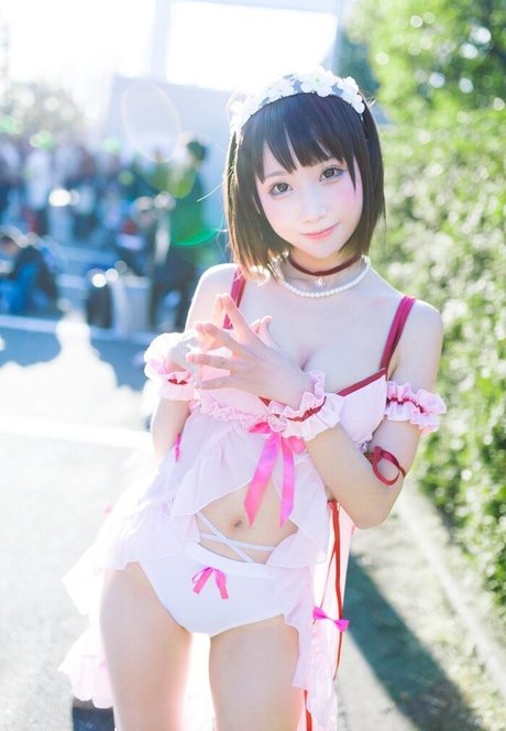 SeeU Cosplay exclusive actress pics